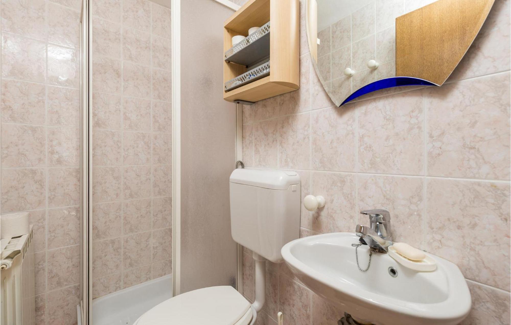 Lovely Apartment In Veli Losinj With Kitchen Экстерьер фото