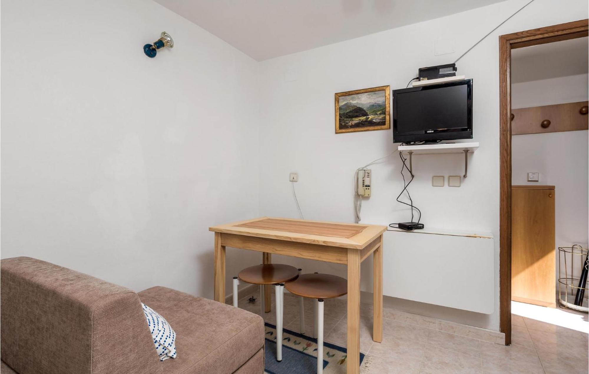 Lovely Apartment In Veli Losinj With Kitchen Экстерьер фото