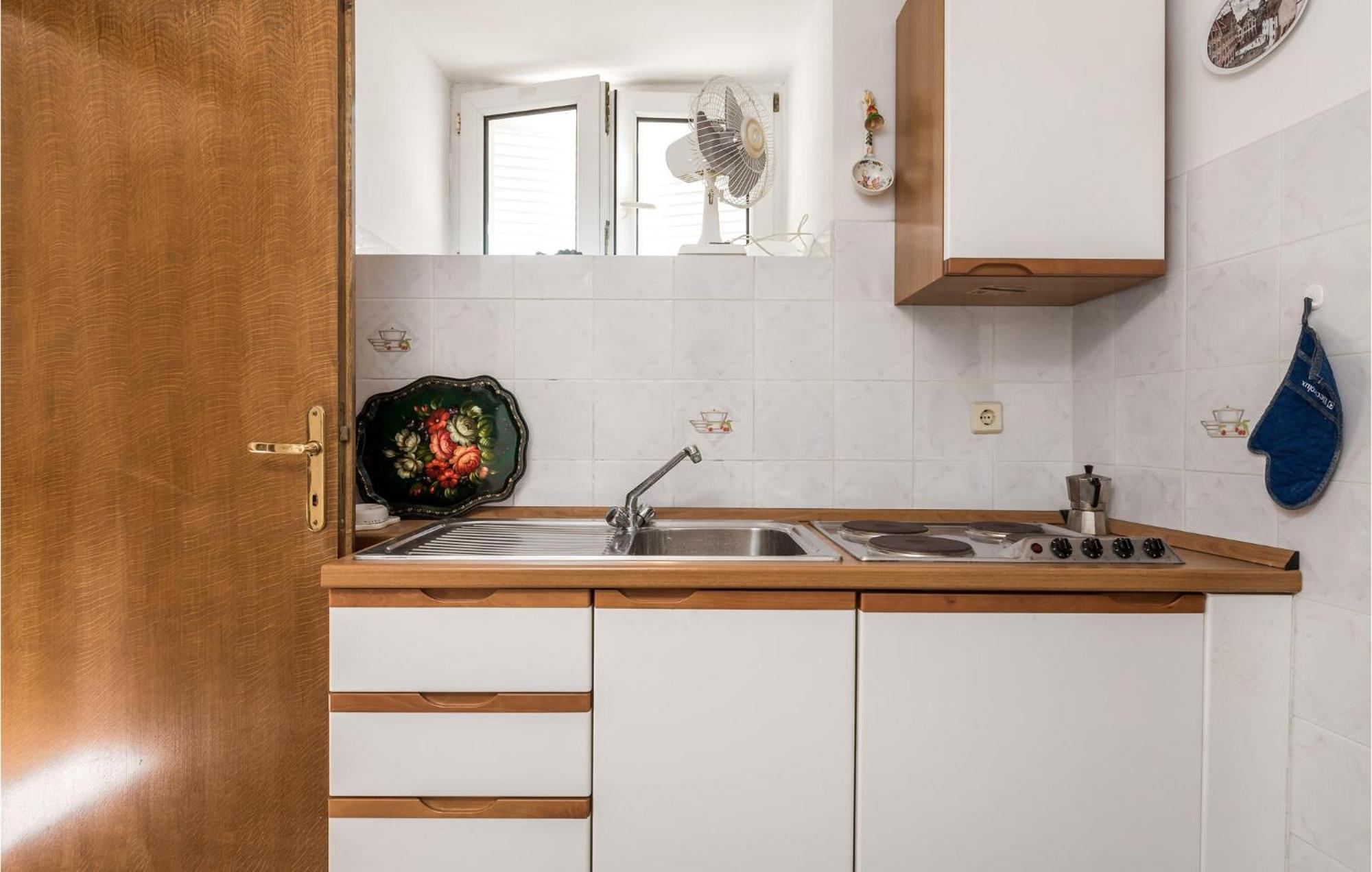 Lovely Apartment In Veli Losinj With Kitchen Экстерьер фото