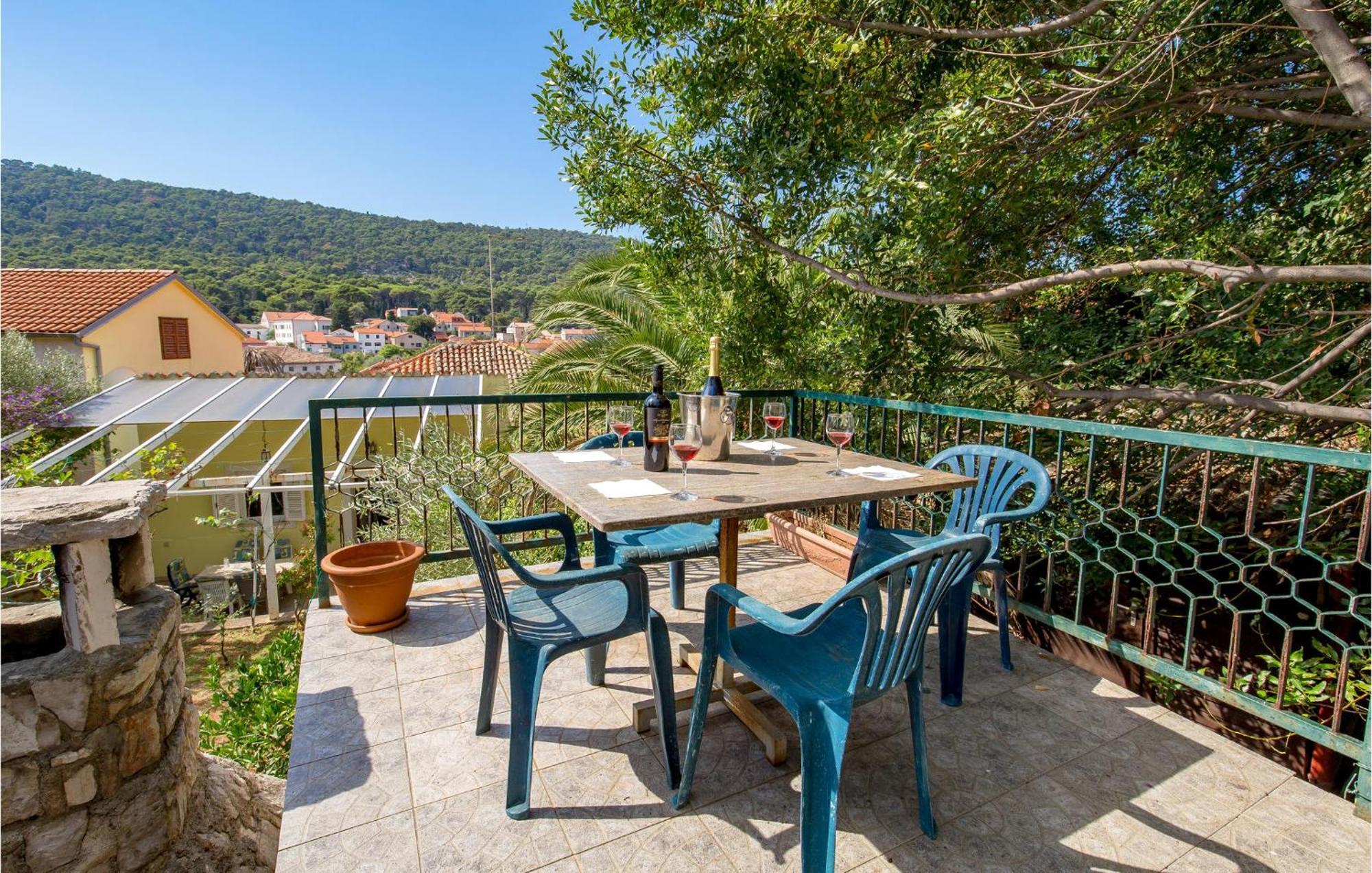 Lovely Apartment In Veli Losinj With Kitchen Экстерьер фото