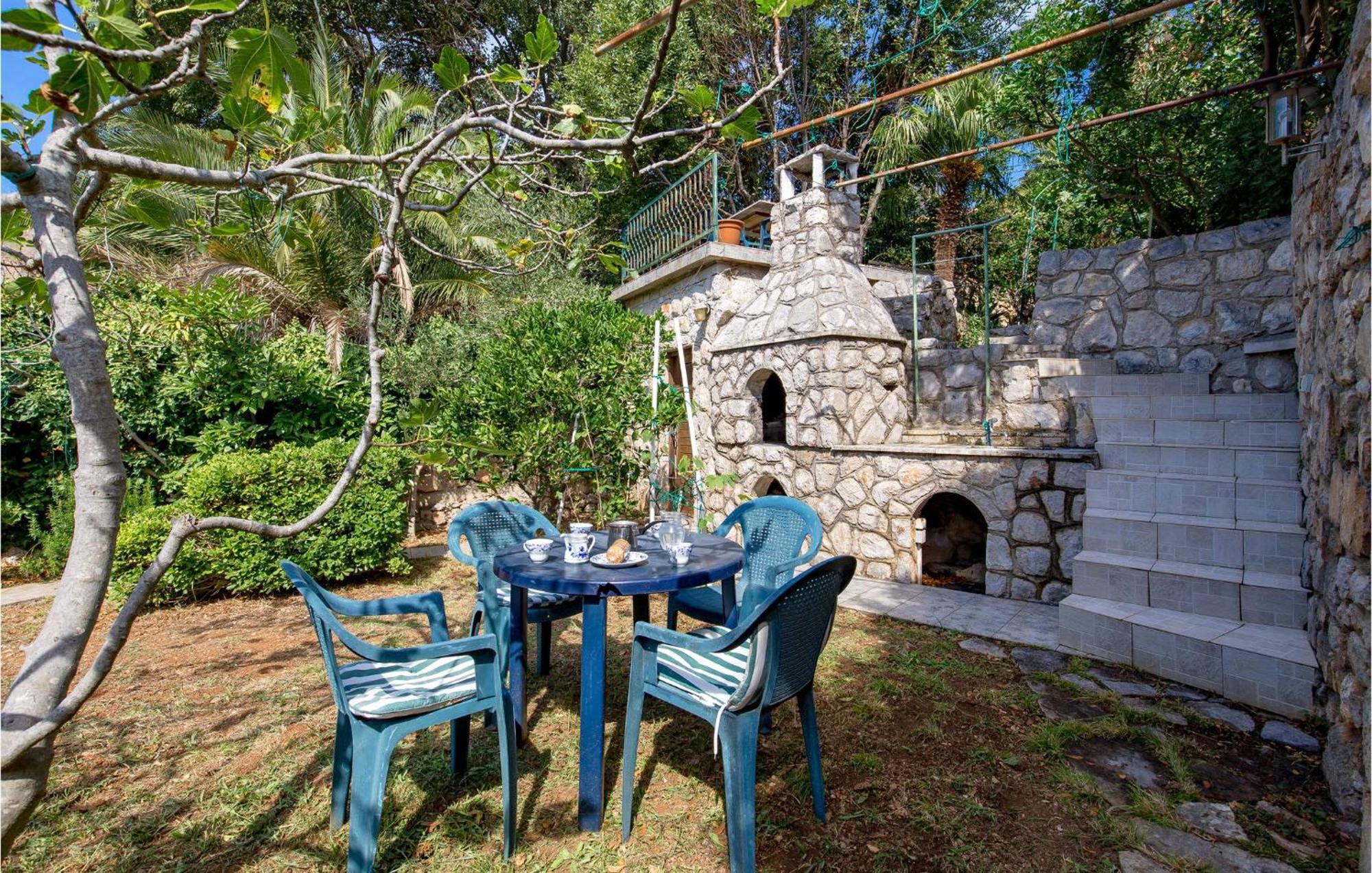 Lovely Apartment In Veli Losinj With Kitchen Экстерьер фото