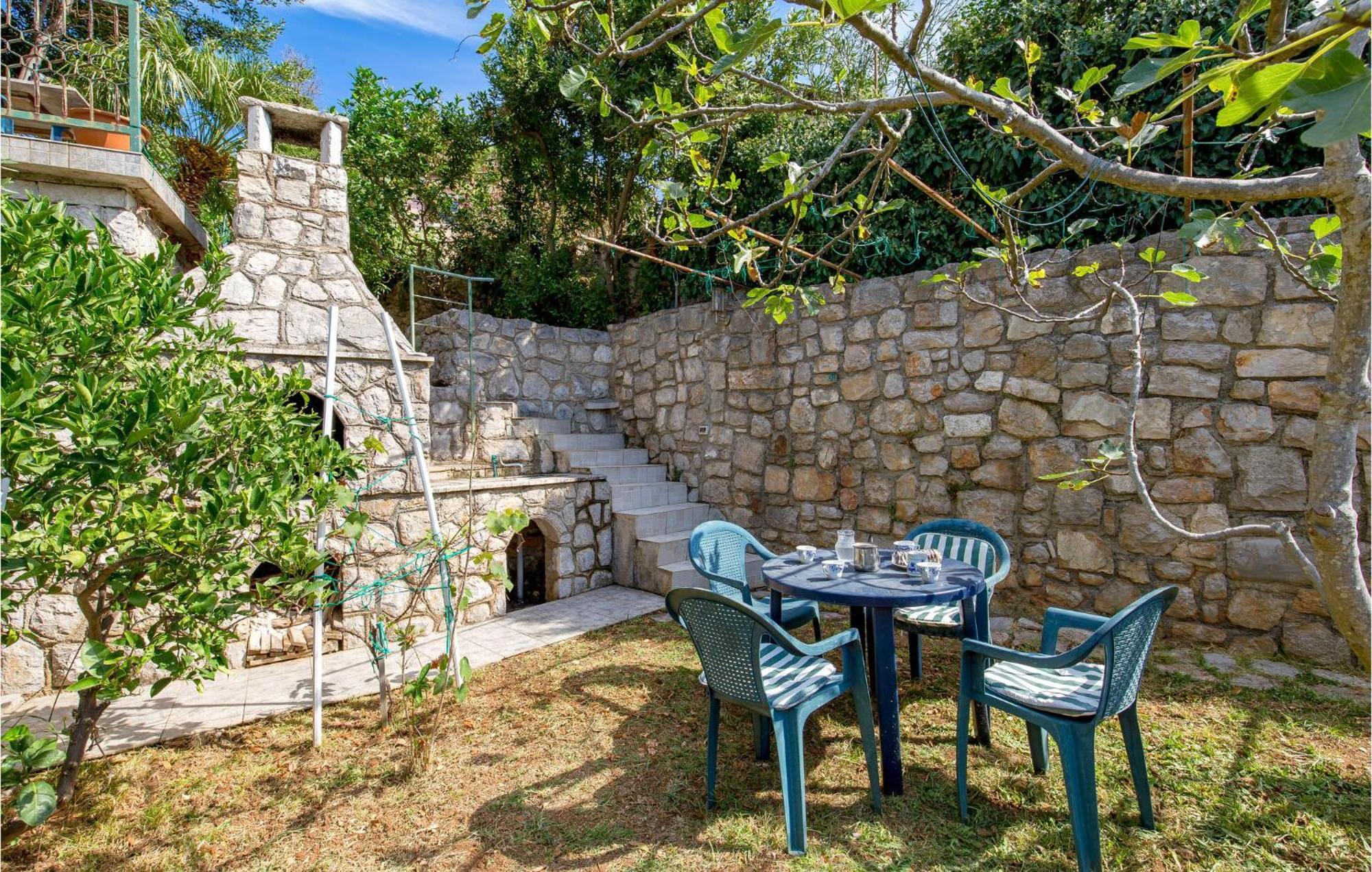 Lovely Apartment In Veli Losinj With Kitchen Экстерьер фото